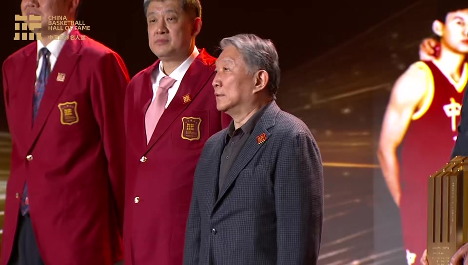 体育赛事-宫鲁鸣：96一代的成绩要感谢老一辈 希望我们继续为中国篮球添砖